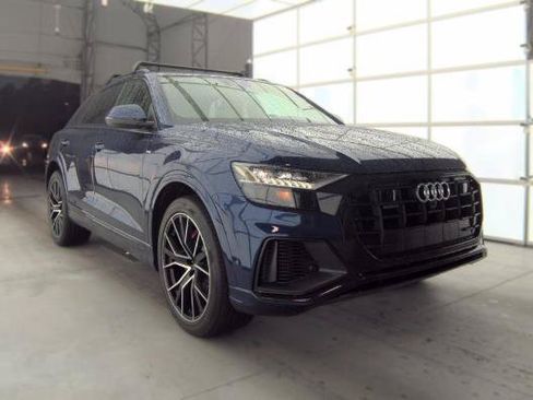 Used 2019 Audi Q8 Prestige w/ Luxury Package AWD/4WD image 2