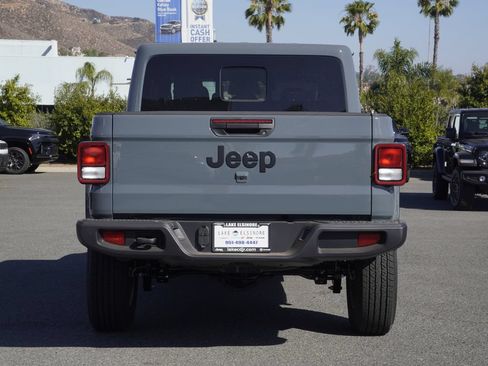 New 2026 Jeep Gladiator Sport AWD/4WD image 5