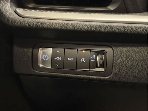 Used 2025 Chevrolet Traverse LT AWD/4WD image 20