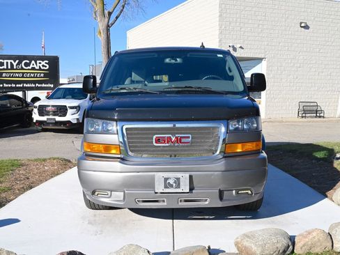 Used 2018 GMC Savana 2500 LS image 2