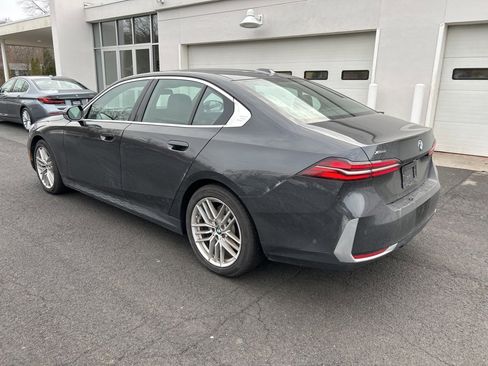 Used 2025 BMW 530i xDrive w/ Premium Package image 3