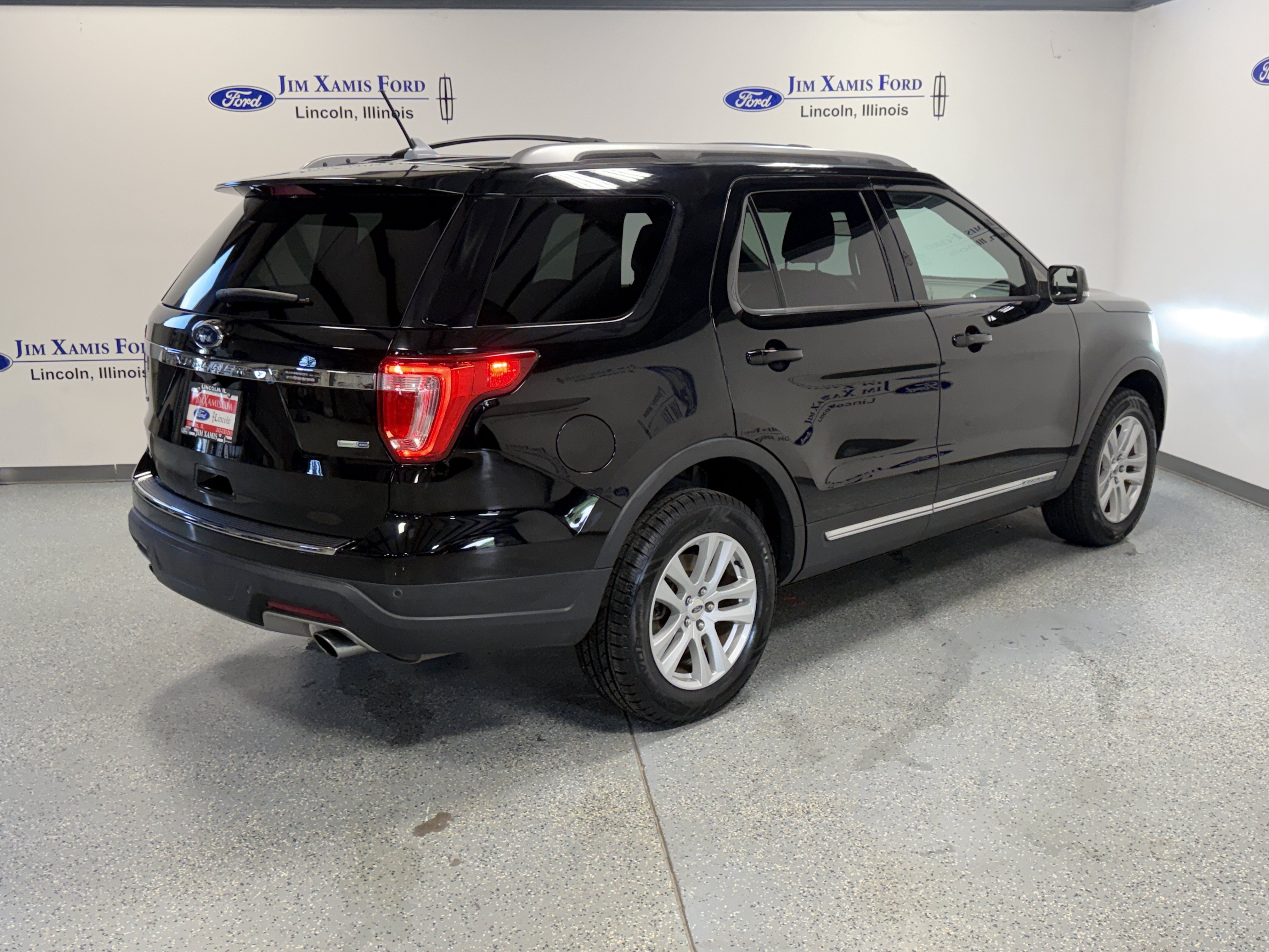 Used 2018 Ford Explorer XLT w/ Equipment Group 201A AWD/4WD image 33