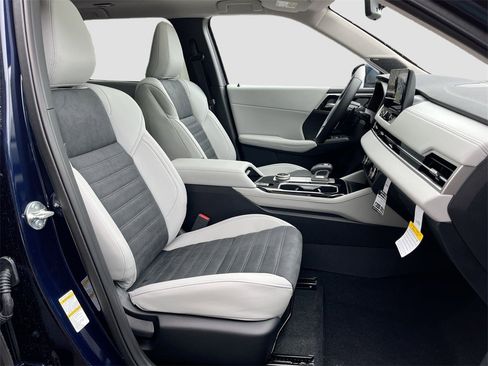 New 2025 Mitsubishi Outlander SE image 30
