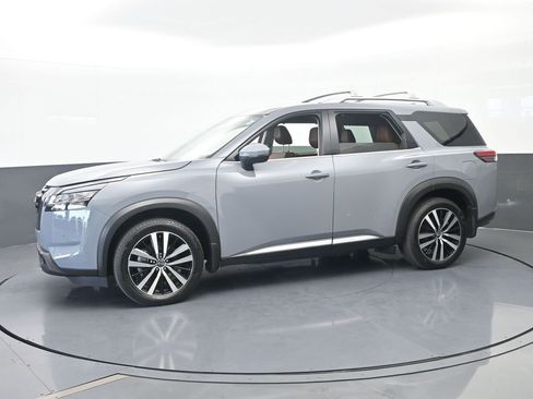 Used 2024 Nissan Pathfinder Platinum AWD/4WD image 2