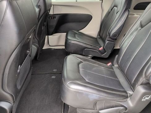 Certified 2024 Chrysler Pacifica Touring-L image 25