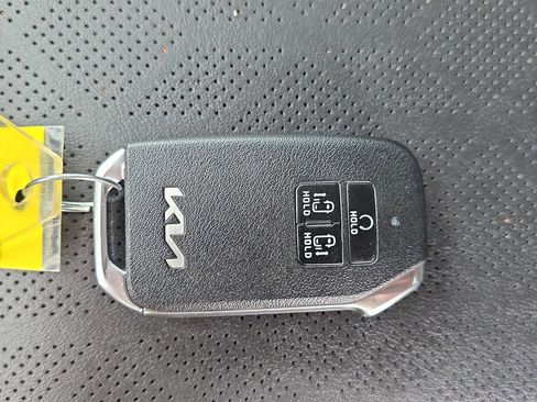 Used 2024 Kia Carnival LX FWD image 35