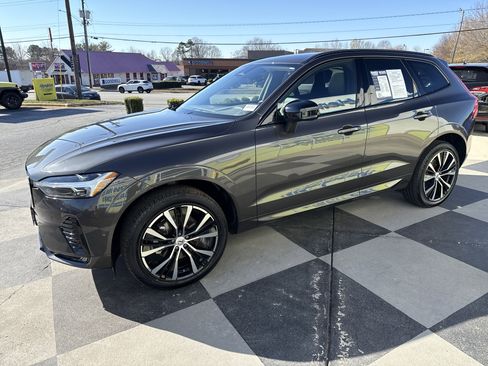 Used 2025 Volvo XC60 B5 Plus image 5