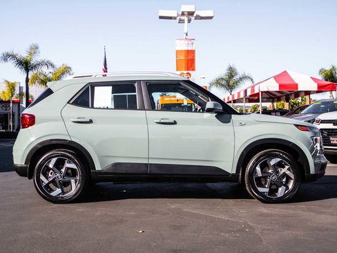 Used 2025 Hyundai Venue SEL image 10