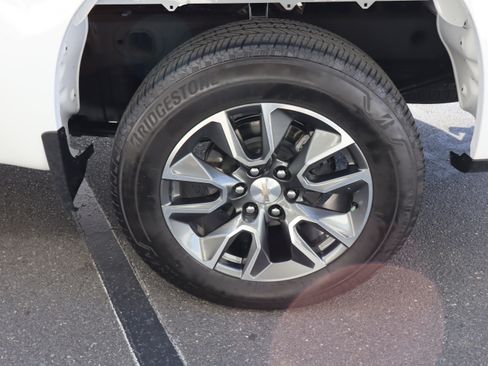 Certified 2025 Chevrolet Silverado 1500 LT image 38