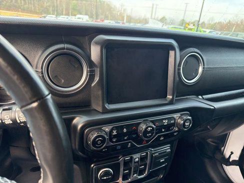 Used 2023 Jeep Wrangler Unlimited Sahara w/ Cold Weather Group AWD/4WD image 21