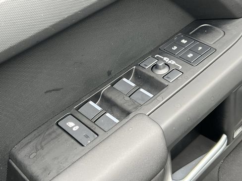 Used 2025 Land Rover Defender 110 S image 13