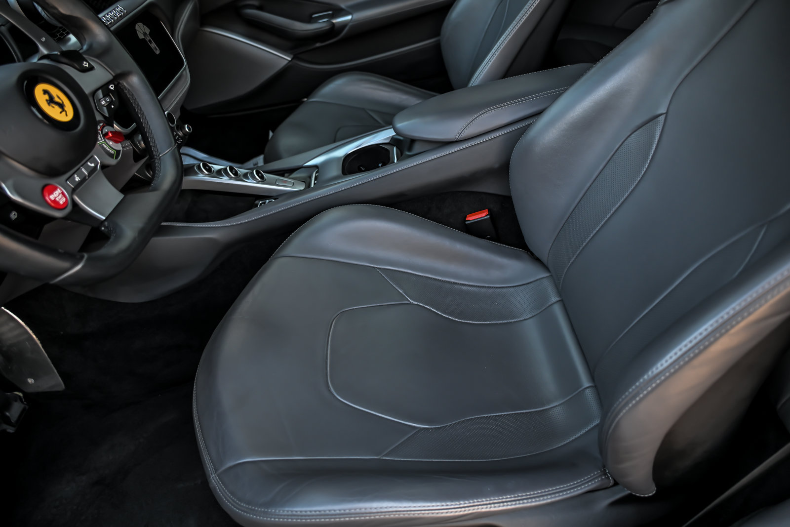 Used 2019 Ferrari Portofino RWD image 31
