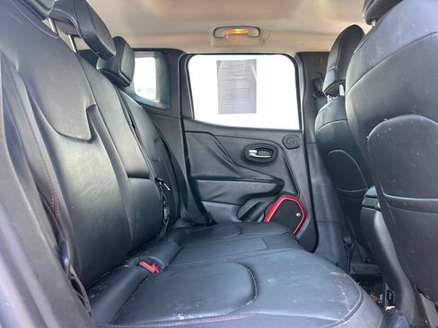 Used 2016 Jeep Renegade Trailhawk w/ Premium Trailhawk Package AWD/4WD image 32