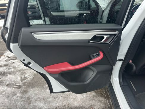 Used 2023 Porsche Macan S image 19