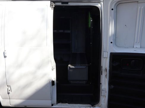 Used 2016 Chevrolet Express 2500 image 15