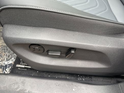 New 2026 Volkswagen Tiguan SE image 11