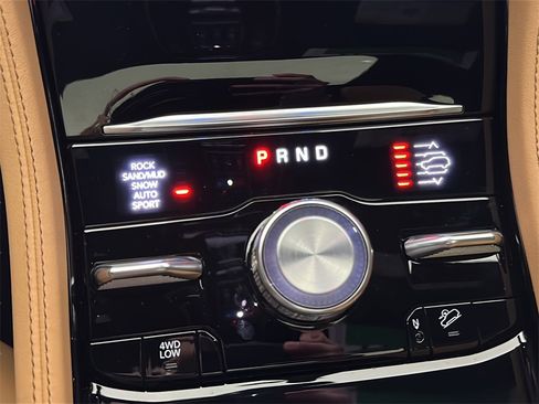 Used 2023 Jeep Grand Cherokee Summit image 32