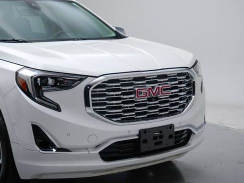 Used 2020 GMC Terrain Denali w/ Denali Premium Package FWD image 10