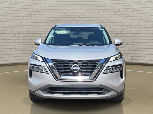 Certified 2022 Nissan Rogue SV FWD image 2