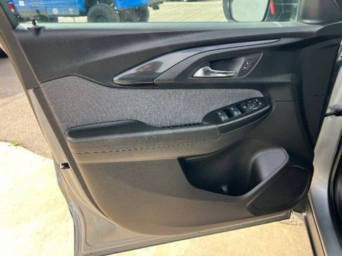 Used 2023 Chevrolet TrailBlazer LS image 25