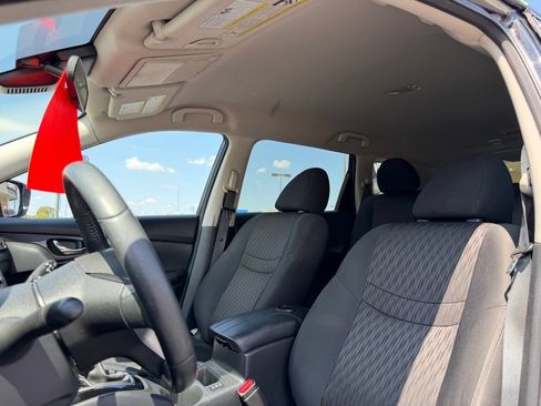 Used 2019 Nissan Rogue S w/ Special Edition Package FWD image 16