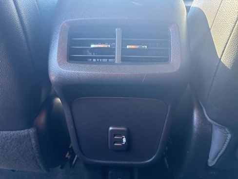 Used 2023 GMC Terrain SLT image 40