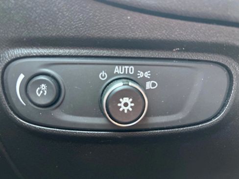 Used 2019 Chevrolet Equinox LS FWD image 24
