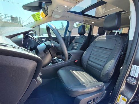 Used 2019 Ford Escape Titanium AWD/4WD image 16