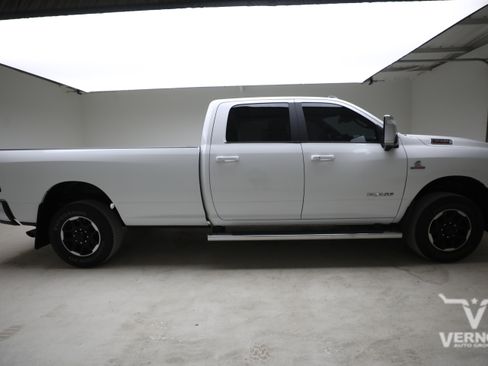 Used 2025 RAM 3500 Laramie AWD/4WD image 6