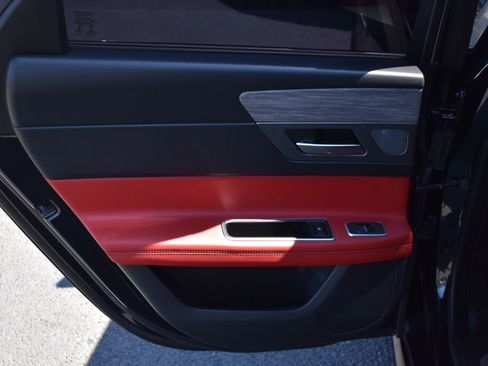 Used 2017 Jaguar XF S image 27