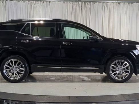 Used 2024 GMC Terrain Denali w/ Denali Premium Package AWD/4WD image 9