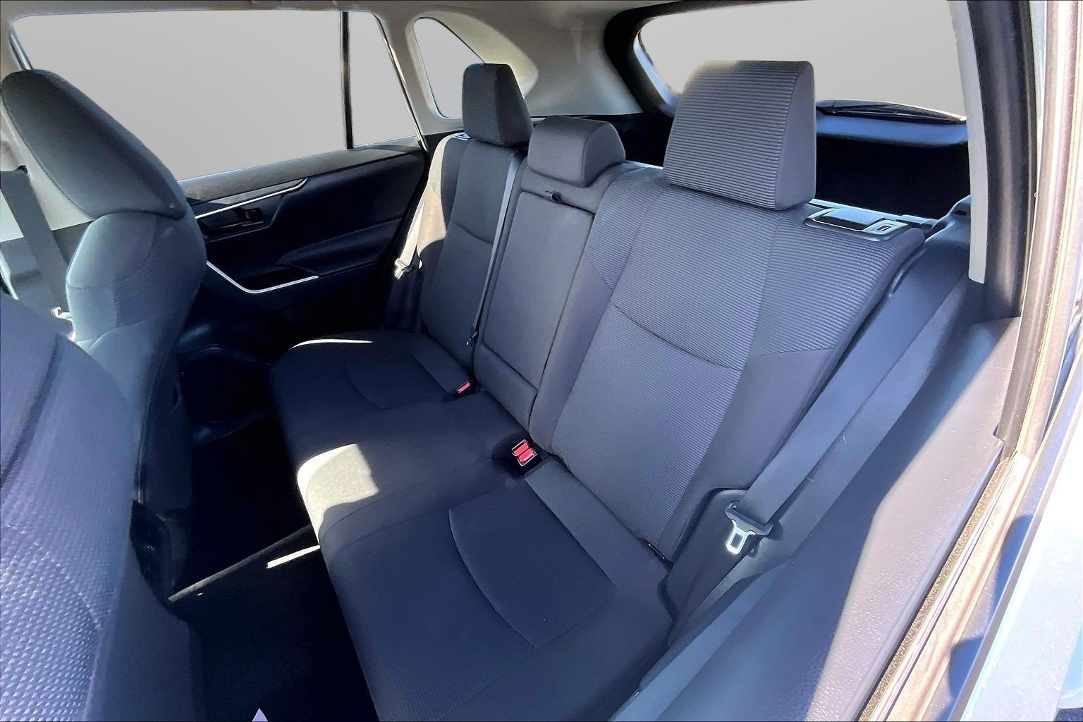 Used 2022 Toyota RAV4 LE w/ Carpet Mat Package (TMS) FWD image 18