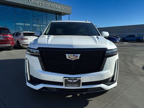 Used 2022 Cadillac Escalade Sport Platinum image 11