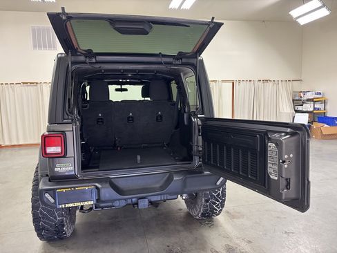 Used 2020 Jeep Wrangler Unlimited Sport w/ Technology Group image 27