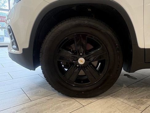 Used 2020 Chevrolet Trax LS AWD/4WD image 13