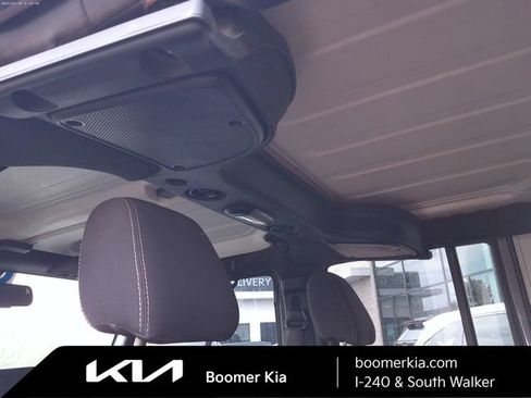 Used 2018 Jeep Wrangler Unlimited Sahara AWD/4WD image 11