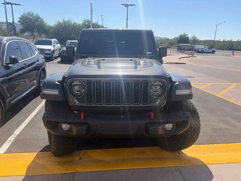 Used 2025 Jeep Wrangler Unlimited Rubicon AWD/4WD image 2