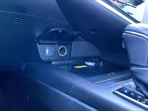 Used 2022 Toyota Camry SE w/ Audio Upgrade Package FWD image 23