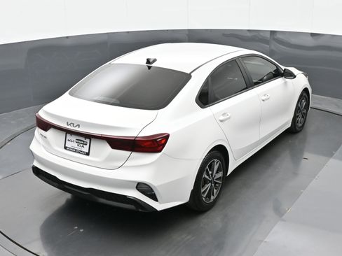 Used 2023 Kia Forte LXS w/ LXS Technology Package FWD image 31