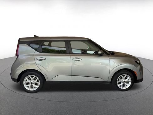 Used 2025 Kia Soul LX w/ LX Technology Package FWD image 16
