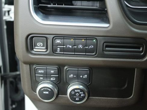 Used 2021 GMC Yukon SLT w/ SLT Luxury Package AWD/4WD image 17