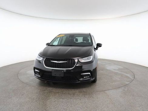 Used 2024 Chrysler Pacifica Touring-L image 31