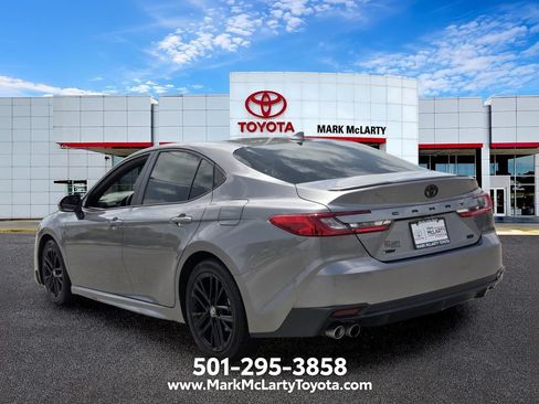 Used 2025 Toyota Camry SE FWD image 3