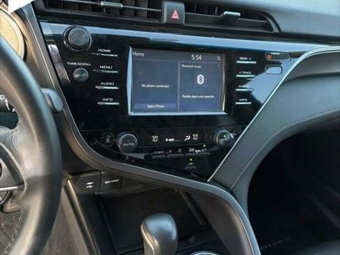 Used 2018 Toyota Camry XSE image 6