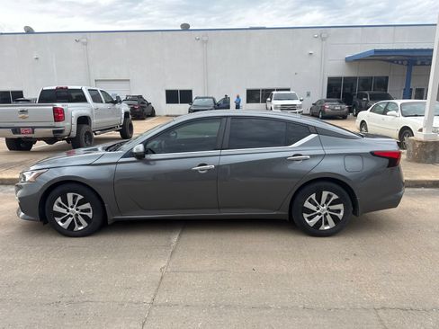 Used 2019 Nissan Altima 2.5 S FWD image 4