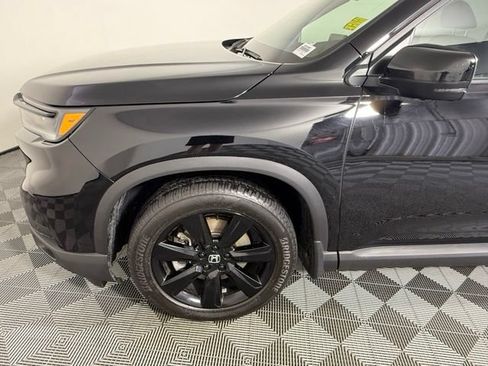 Used 2025 Honda Pilot Black Edition image 12