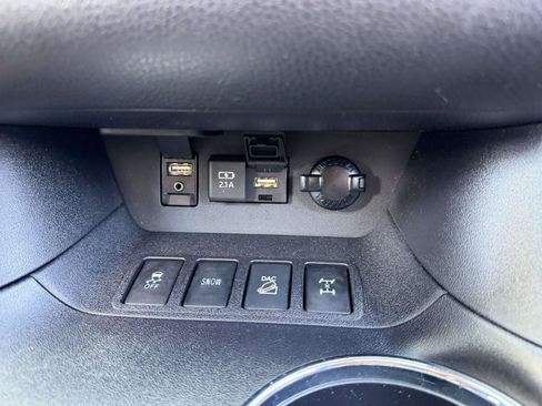Used 2019 Toyota Highlander XLE AWD/4WD image 24