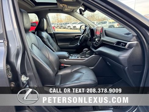 Used 2020 Toyota Highlander Limited image 12