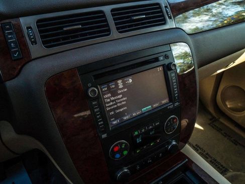 Used 2013 Chevrolet Tahoe LTZ image 16