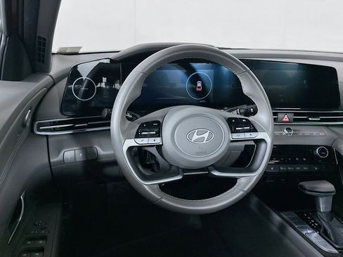 Used 2025 Hyundai Elantra SEL FWD image 18